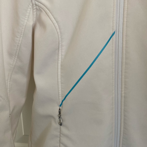Spyder Women’s White Soft Shell Fleece Lined Jacket with Colorblock Hood. Medium - Picture 6 of 14